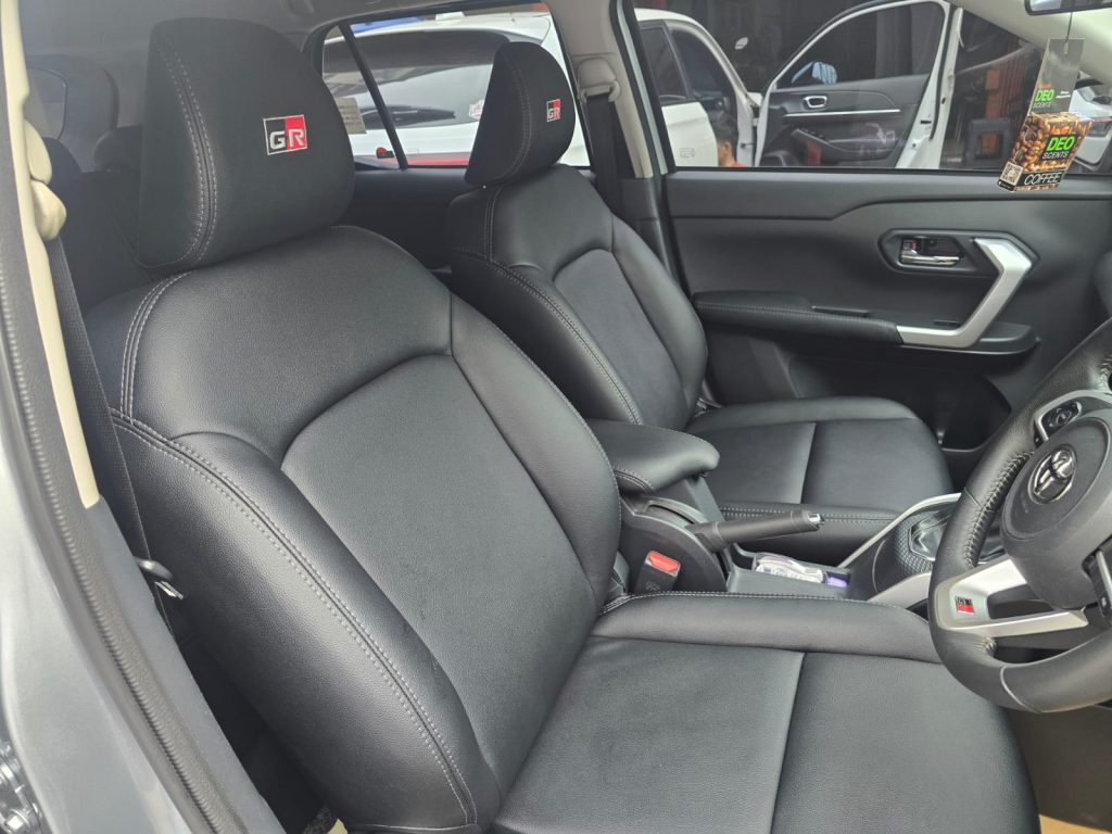 Tukang Jok Mobil di Jakarta