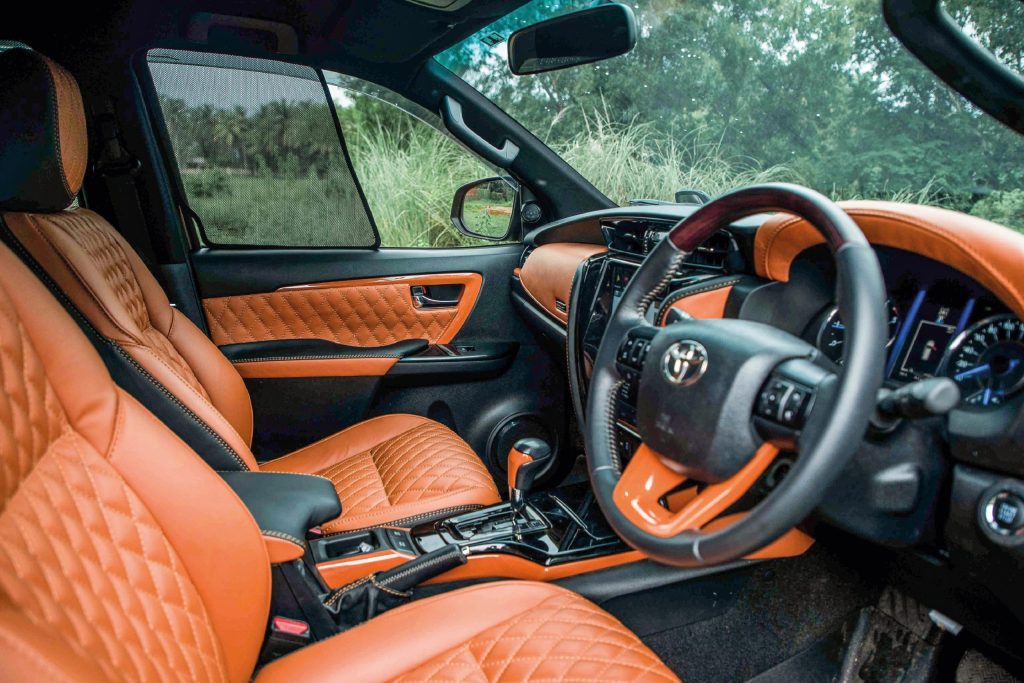 Jok Kulit Mobil Fortuner